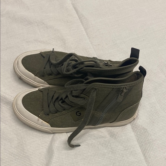 G by Guess Green and White Sneakers for Everyday Style - Picture 3 of 6